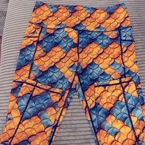 Constantly Varier Gear Capri Leggings Size M